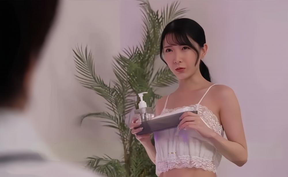Em gái văn phòng liên tục bị anh đồng nghiệp hiếp dâm