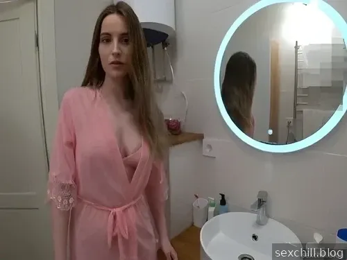 Nhu cầu quá cao nên đã phải nhờ chị gái làm tình cho